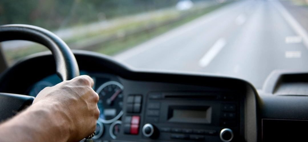 Como o comportamento do motorista afeta os resultados de uma frota