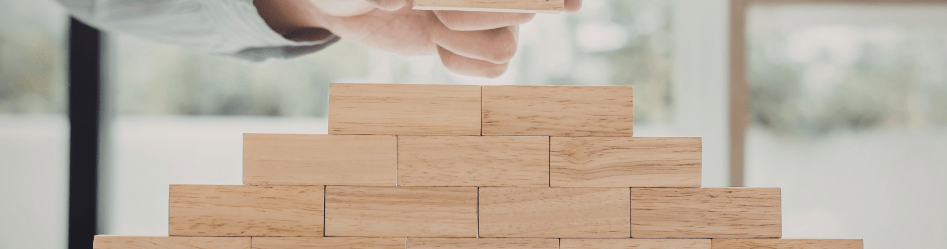 Entenda o que é a Pirâmide de Kelsen e seu impacto na gestão de frotas!